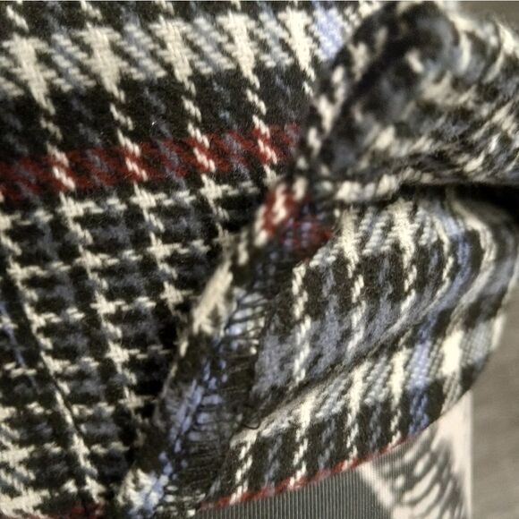 Velvet or plaid Skirt - Picture 4 of 16